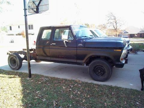 1979 Ford Bronco - This 1979 Ford F-Series truck is missing its bed and rear axle assembly.