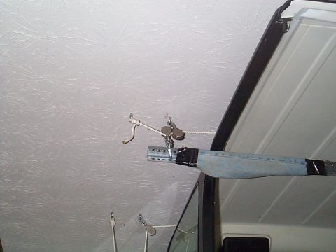 1995 Ford C-350 (Centurion Conversions) - All anchors in the ceiling are directly into the rafters which are 2X10's This is the hard anchored side (away from tie down on the wall)
