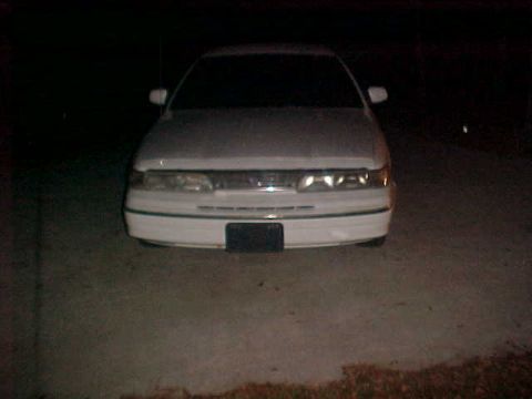 1993 Ford Crown Victoria - Front view of a 1992 Ford Crown Victoria parked at night.