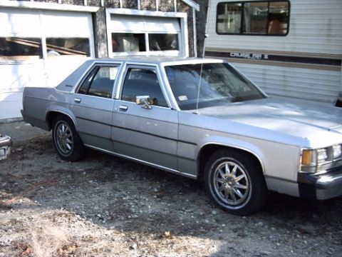 1991 Ford LTD Crown Victoria - This 1991 Ford Crown Victoria LTD sedan is seen from a 3q front angle.