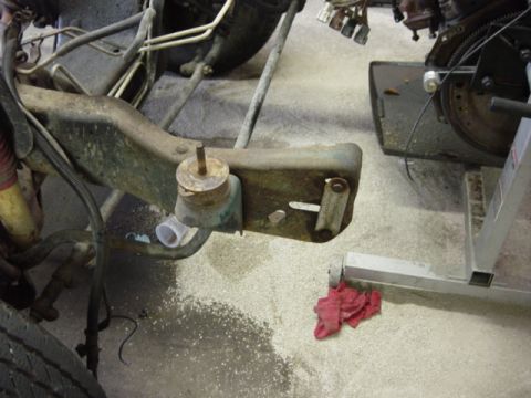 1991 Ford Bronco - The remaining mounts (that didn't fall out due to frame damage) were an absolute pain the rear to remove. Good thing I wasn't planning to r…