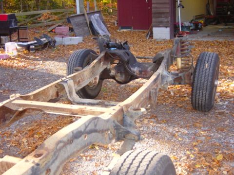 1991 Ford Bronco - I have more crude on that #1 crossmember than a small middle-eastern country.