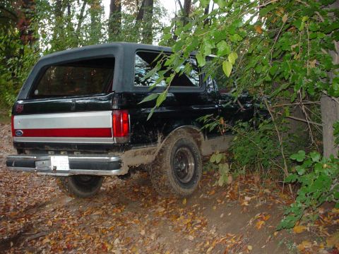 1988 Ford Bronco - The stock stuff dont like flex, so it broke off a few body mount bolts when I first got it.