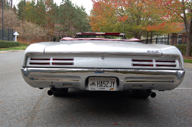 Rear of a silver Pontiac convertible, top down, chrome bumper and dual exhaust, Georgia plate