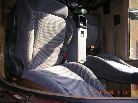 1989 Ford Bronco II - Interior view shows front seats and center console with a timestamp of 11/21/2005.