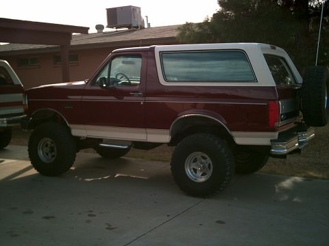 1988 Ford Bronco - bro's truck. 92 fsb. she's a beauty.