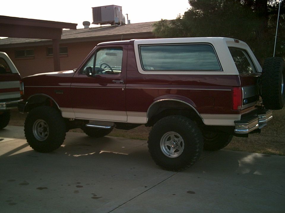 bro's truck. 92 fsb. she's a beauty.