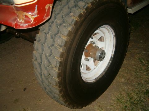 1985 Ford Bronco - tread