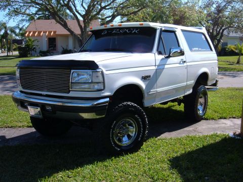 1995 Ford Bronco - This lifted Ford Bronco has a custom grille and a visor with "D-ROCK" text.