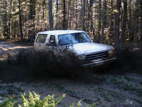 1991 Ford Bronco - Wheelin on Capulin Mountain.