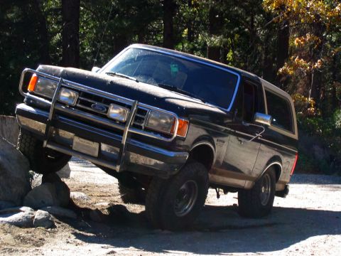 1990 Ford Bronco - IT was higher then it looks, I wish i would have stood next to it for reference.