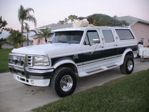 1993 Ford C-350 (Centurion Conversions) - 1992 Ford C-350 Centurion Conversion van loaded with a Christmas tree on its roof.