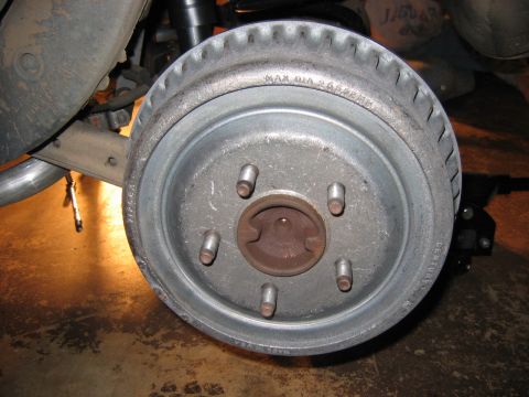 1985 Ford LTD Crown Victoria - This photo shows a rear drum brake assembly, not a 1985 Ford Crown Victoria LTD.
