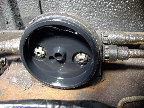 1986 Ford Bronco - Here's the filter housing without the lid.