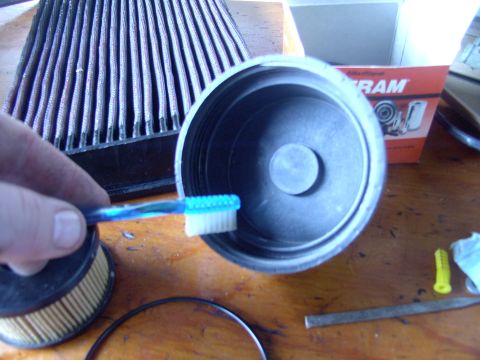 1986 Ford Bronco - You don't need sealant or grease on the threads or anything on the threads to seal it. All you need are really, really clean threads.