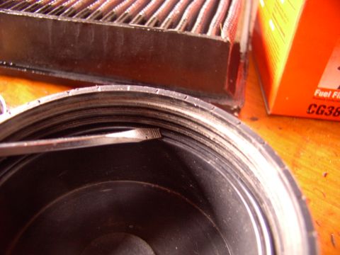 1986 Ford Bronco - The tiny screwdriver is resting on the O-ring in it's groove in the lid.