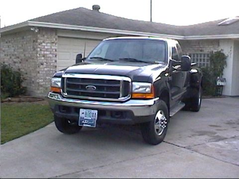 2000 Ford F-250 - This 2000 Ford F-250 dually pickup truck is shown in a 3/4 front view parked in a driveway.