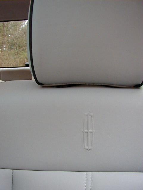 1994 Ford Probe - Interior view of a car seat an embossed Lincoln logo, with a watermark for Supermotors.net visible.