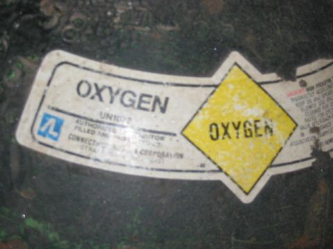 1985 Ford F-350 - Label on an oxygen tank shows UN1072 and "OXYGEN" in a hazard diamond.