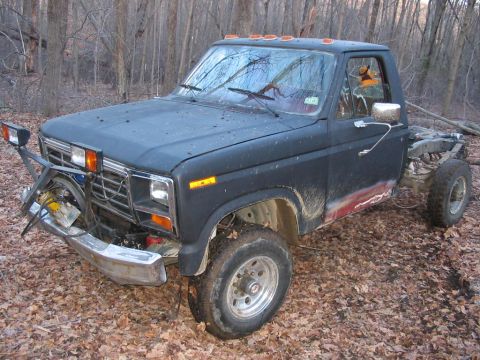 1985 Ford F-350 - This Ford F-Series truck appears to be from the early 1980s and is missing its rear axle and bed.