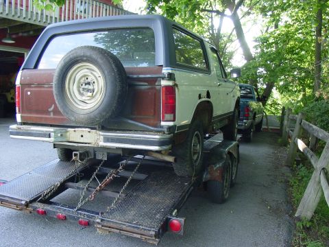 1985 Ford Bronco - Now for the other side. What have we gotten into?