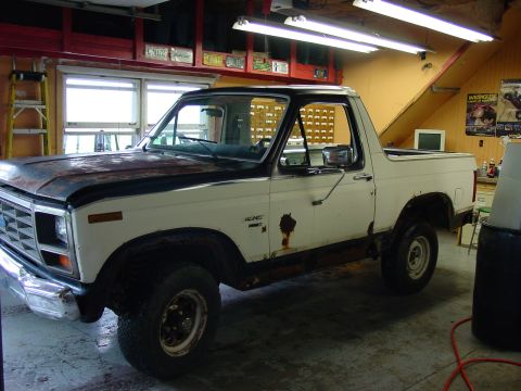 1985 Ford Bronco - Oscar the trash heep, I am so glad I let my wife name the new Bronco. Lets get started.