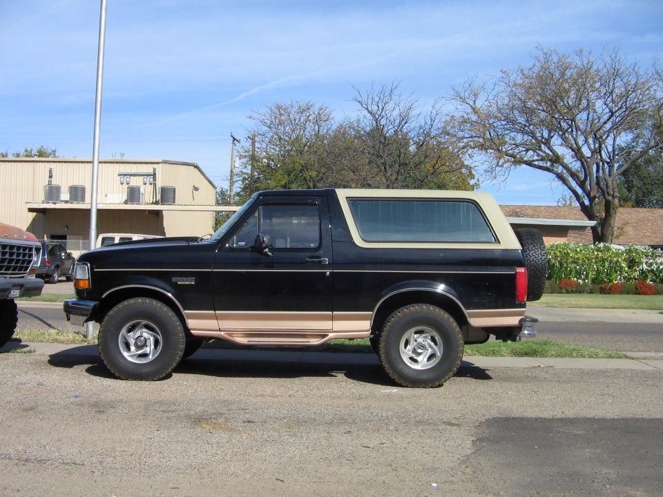 1995 Ford Bronco “Street Queen”