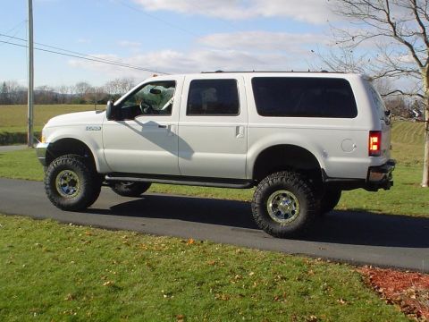 2002 Ford Excursion photo