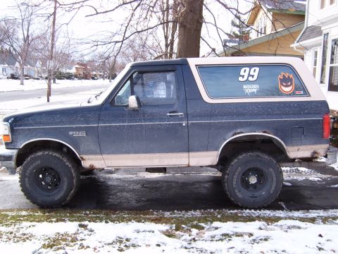 1993 Ford Bronco - Side profile of a 1993 Ford Bronco in a snowy environment.