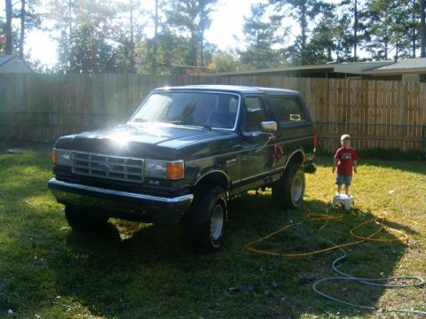1988 Ford Bronco - Driver Front to Rear View