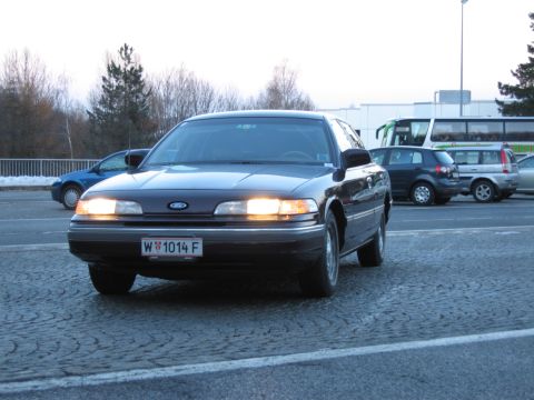 1992 Ford Crown Victoria - This 1992 Ford Crown Victoria is seen from the front, displaying its license plate.