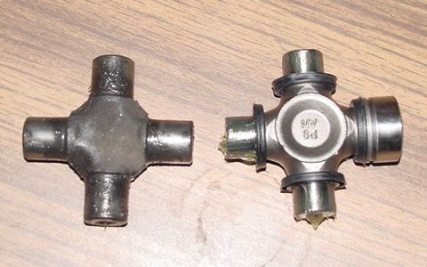 1990 Ford Bronco - D44 Spicer U-joints: 5-297X vs 5-760X