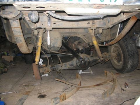 1981 Ford Bronco - The rear axle and suspension of a 1981 Ford Bronco are visible, with leaf springs detached.