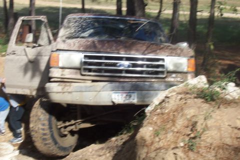 1987 Ford Bronco - This Ford truck appears to be from the early 1980s, not a 1987 model.