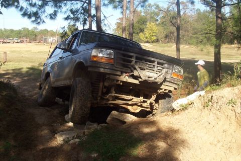 1987 Ford Bronco - This Ford Bronco appears to be from the early to mid-1990s, not a 1987 model.