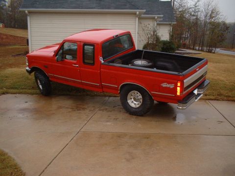 1995 Ford F-150 - Yard Flex. Back tires tuck without rubbing.