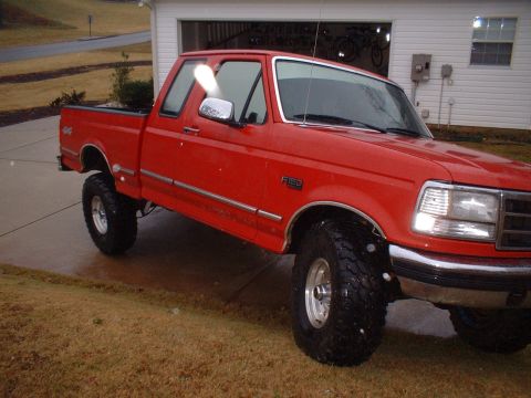 1995 Ford F-150 - Here you see the what the anti-flex superlift leveling springs can do. Still no rubbing.