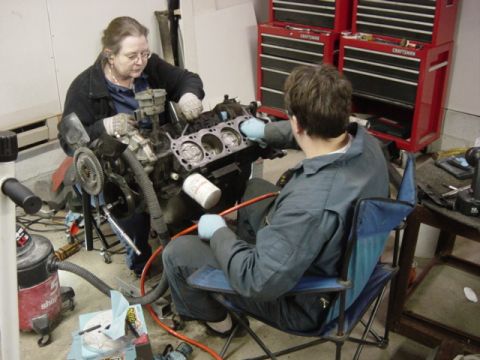 1991 Ford Bronco - Cleaning the lifter valley, firedeck, and pistons.
