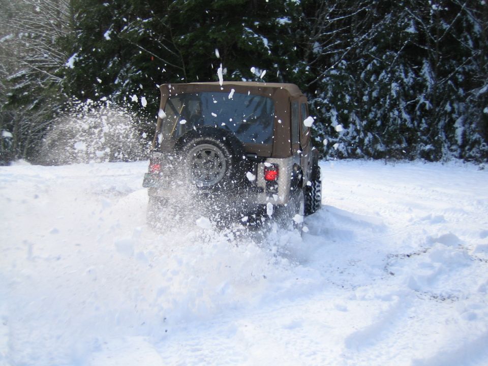 Jeep Wrangler kicking up snow