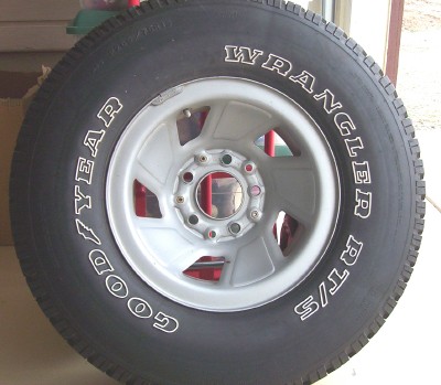1995 Ford Bronco - A single Goodyear Wrangler RT/S tire and silver 5-spoke wheel are shown.