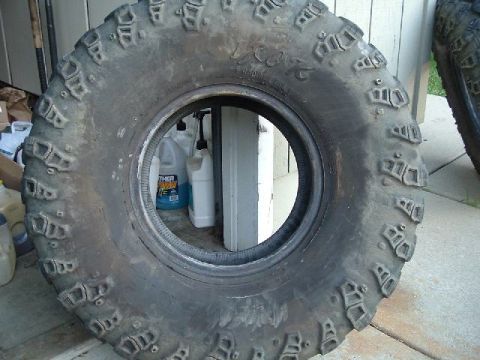 1989 Ford Bronco - A single tire is shown, with a visible Supermotors.net watermark at the bottom right.