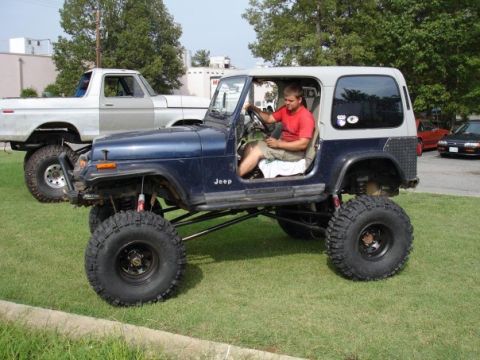 1995 Jeep YJ - Time to show off at another local 4x4 shop.