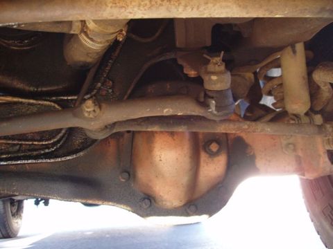 1985 Ford Bronco - the front leaks too...but i couldnt find the leak when i took the pics.... their is also no fresh oil on the ground like with the rear.....…