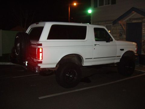 1985 Ford Bronco - this isnt one of MY truck, this is the truck of a guy who livesd in my apartment complex. It has a small lift, and a nice front bumper. He…