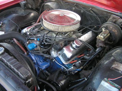 1967 Ford Galaxie - The engine bay of a 1967 Ford Galaxie features a V8 engine with an Edelbrock air cleaner and chrome valve covers.
