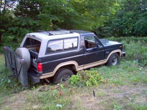 1983 Ford Bronco - The brush pile from 2 pics before is now crushed, & I'm cleaning out the 2'-deep wash that the tractor broke an axle in. I don't have the t…