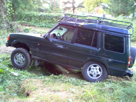 1983 Ford Bronco - This shows the sinkhole in the foreground a little better, & the wash he's coming up & across.