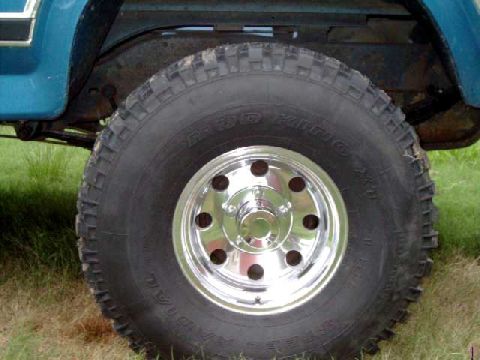 1984 Ford Bronco - 35x12.50R15 Mud King on MT Classic 15x9" rim