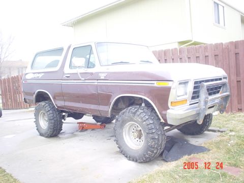 1979 Ford Bronco - lift and tires finally installed