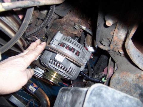 1983 Ford Bronco - First and only snag in the project was the old mounting bracket.